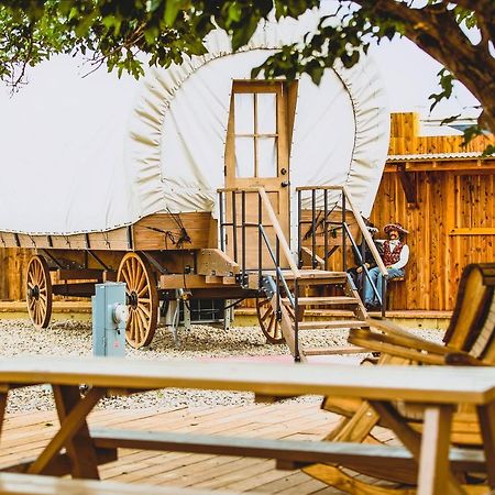 The Big Texan - Cabins And Wagons Amarillo Eksteriør bilde