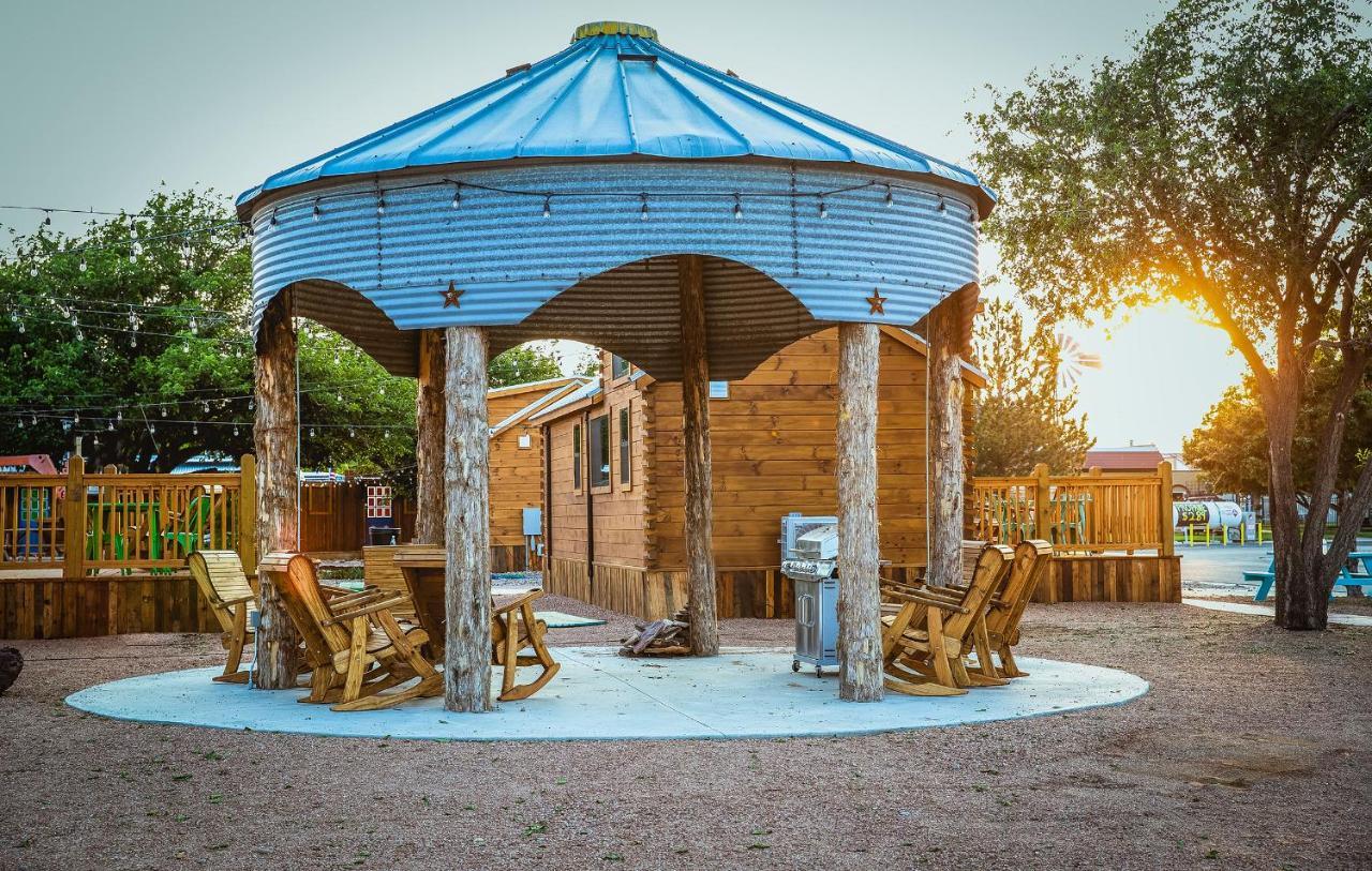 The Big Texan - Cabins And Wagons Amarillo Eksteriør bilde