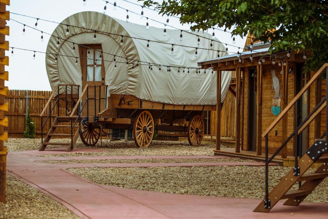 The Big Texan - Cabins And Wagons Amarillo Eksteriør bilde