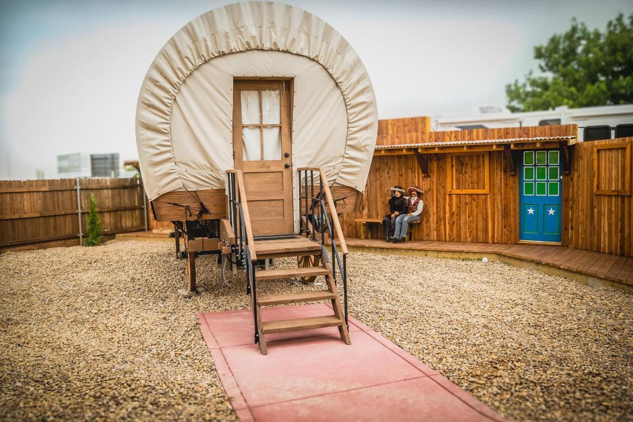 The Big Texan - Cabins And Wagons Amarillo Eksteriør bilde